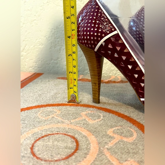 MISS SIXTY Burgundy White Perforated Pumps. Made In Italy. EU Sz 38 US Sz 8 - Picture 8 of 8